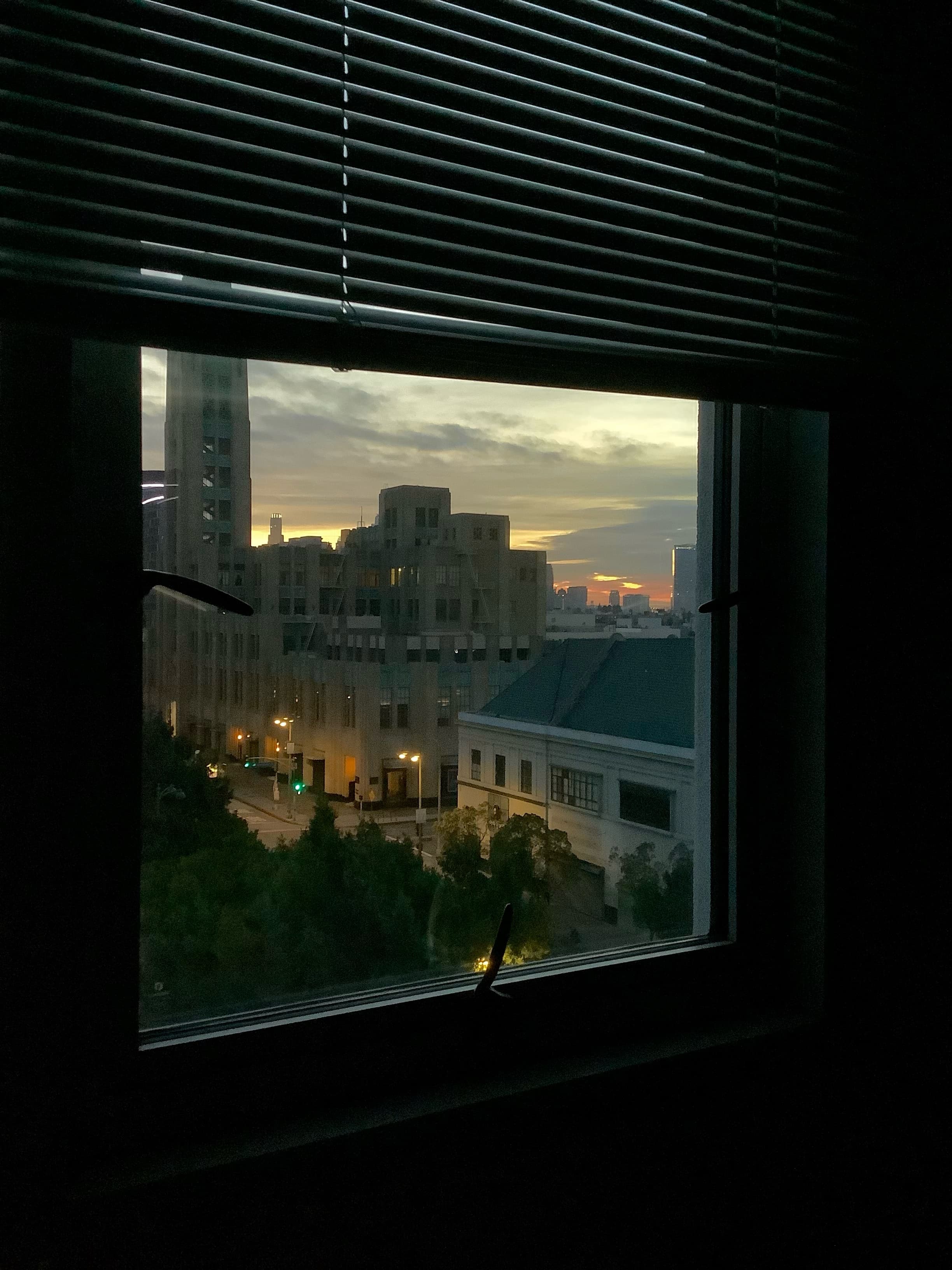 LA sunset in Wilshire Boulevard