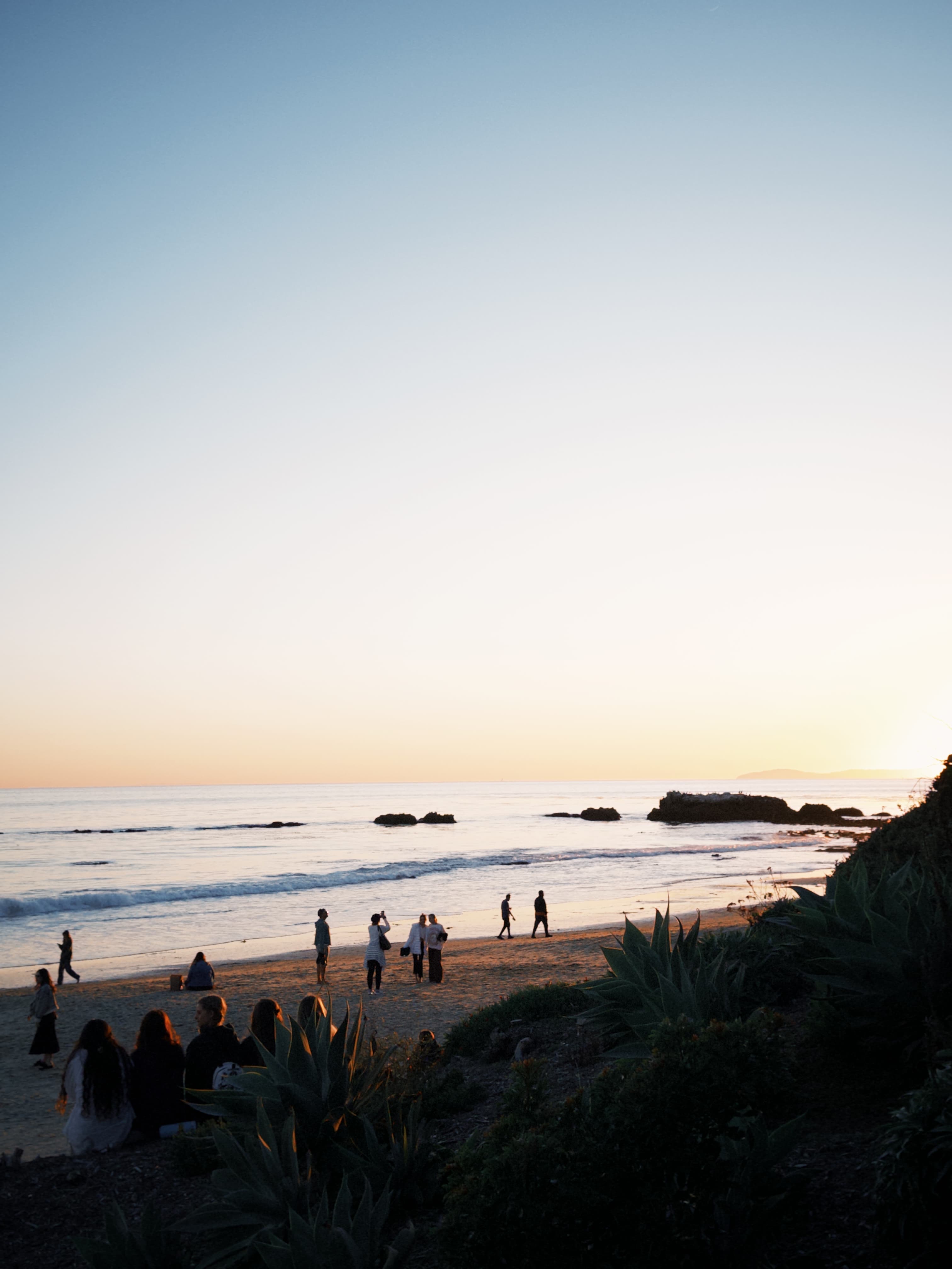 Crowds walking alongside the beach
